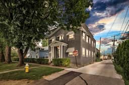 1br apt- heart of Uptown Maumee w/ fiber WiFi! #1