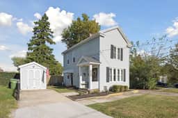 Prime Uptown Location! 2br charming historic home!