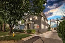 1br apt- heart of Uptown Maumee w/ fiber Wifi! #2
