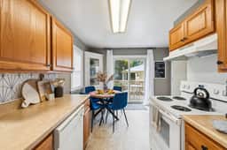 Cheerful & Clean 2br by TCC & Zoo! Fenced yard!