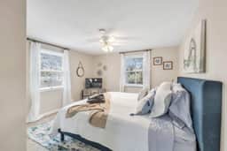 Best location in Uptown Maumee! King Bed-W/D-3TVs!