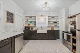 Stunning historic 3br across from Toledo Hospital!