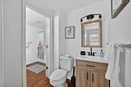 Downtown Rossford/Toledo Restored Arts&Crafts Home