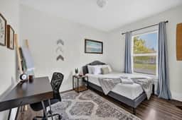 Downtown Rossford/Toledo Restored Arts&Crafts Home
