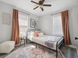 Adorable Maumee Ranch by River/Park-2br fast WiFi