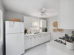 Adorable Maumee Ranch by River/Park-2br fast WiFi
