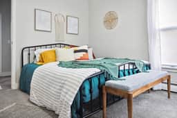 Boho abode Uptown Maumee by River-GREEN Side!
