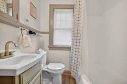 1br apt- heart of Uptown Maumee w/ fiber WiFi! #4