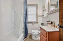 1br apt - heart of Uptown Maumee w/ Fiber WiFi. #3