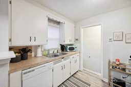 Calming & Relaxing 2br Bungalow near UT, Tol Hosp.