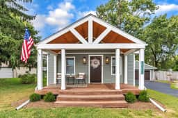 Sylvania Southwestern styled Oasis- Huge Yard