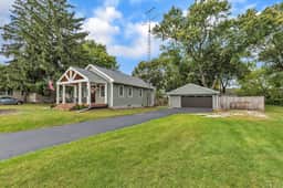 Sylvania Southwestern styled Oasis- Huge Yard