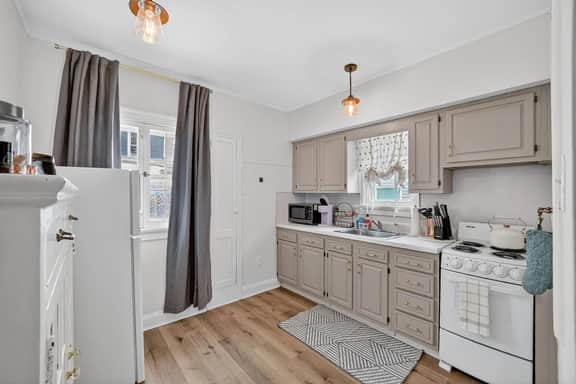1br apt- heart of Uptown Maumee w/ fiber WiFi! #1