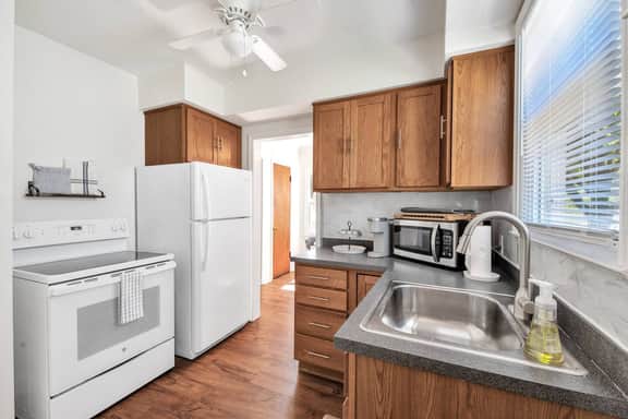 ★Tranquil retreat by Toledo Hosp/UT! Updated-2br★