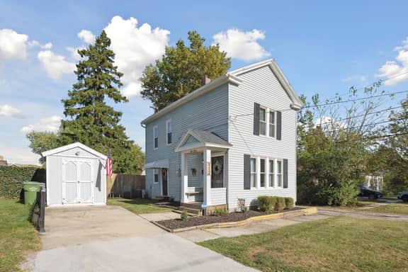Prime Uptown Location! 2br charming historic home!