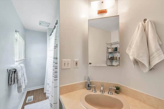 ★Uptown Maumee Renovated Cottage by the River★