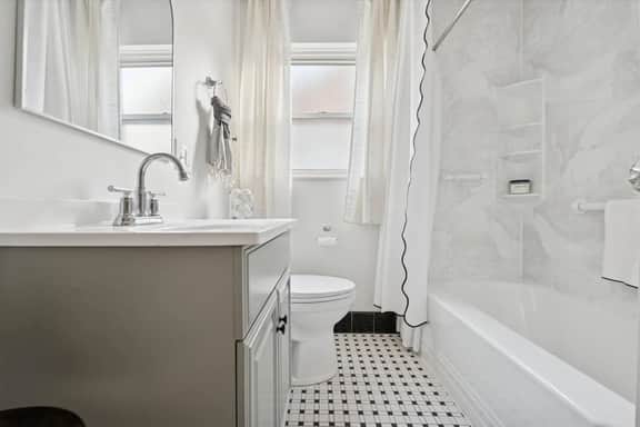 Elegant & inviting! 3br w/ private primary suite!
