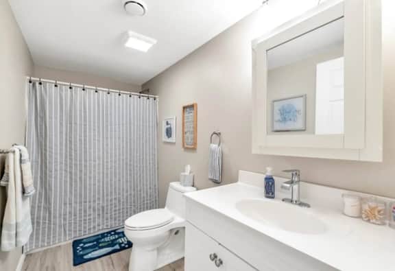 Best location in Uptown Maumee! King Bed-W/D-3TVs!