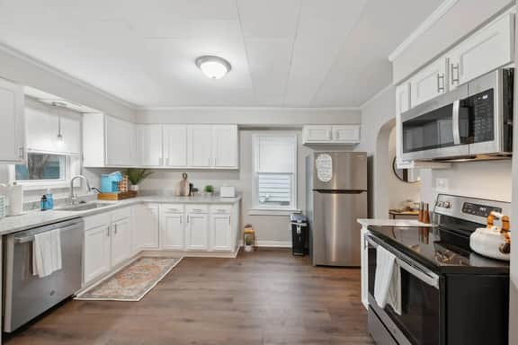 Charming 2br home on Swan Creek! Private office.