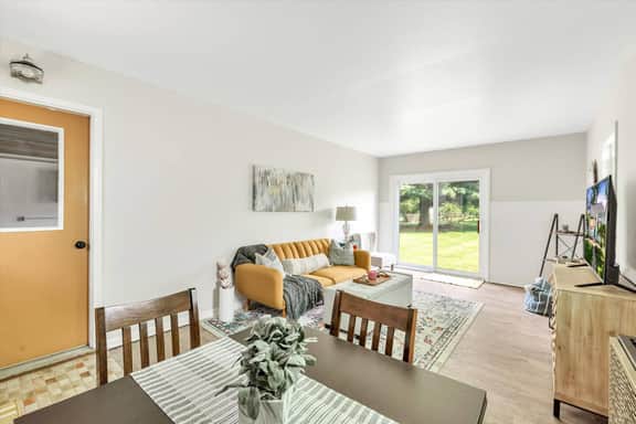★Downtown Perrysburg Bungalow w/ additional space★