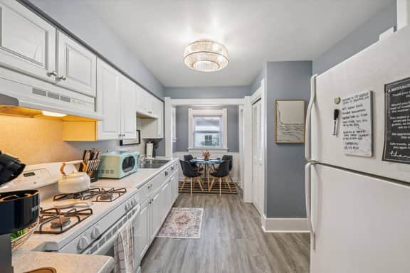 Historic yet updated 2br home- Downtown Rossford!