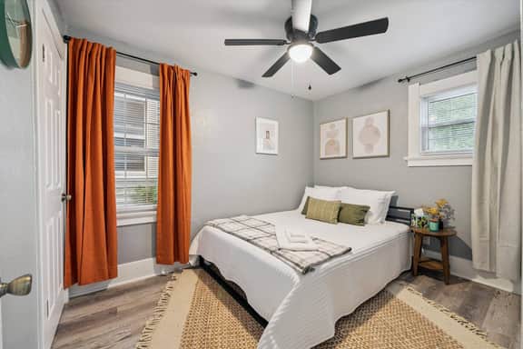 Historic yet updated 2br home- Downtown Rossford!