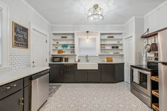 Stunning historic 3br across from Toledo Hospital!