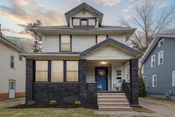 Stunning historic 3br across from Toledo Hospital!
