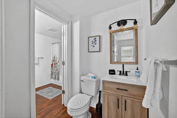 Downtown Rossford/Toledo Restored Arts&Crafts Home