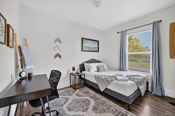 Downtown Rossford/Toledo Restored Arts&Crafts Home