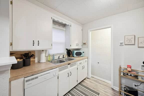 Calming & Relaxing 2br Bungalow near UT, Tol Hosp.