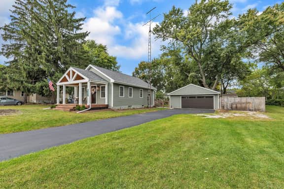Sylvania Southwestern styled Oasis- Huge Yard