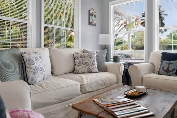 3BR/2BA Beach House-Full Kitchen, King Bed, 4 TVs! - Image 2