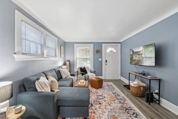 Historic yet updated 2br home- Downtown Rossford!