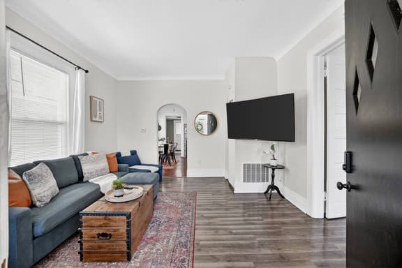 Downtown Rossford/Toledo Restored Arts&Crafts Home